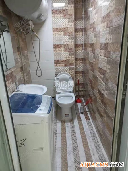 精装主卧 带飘窗
